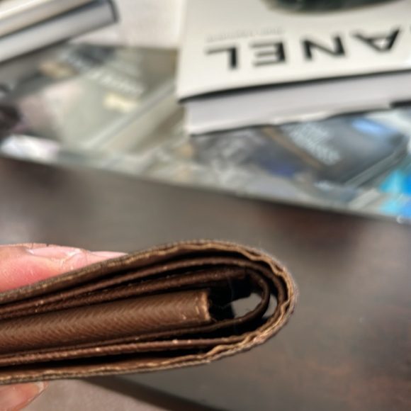 Men Monogram Louis Vuitton Wallet - Picture 9 of 10